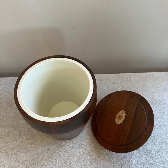 MCM 1960's Vintage Vermillion Walnut Wood Ice Bucket - Picture 4 of 8